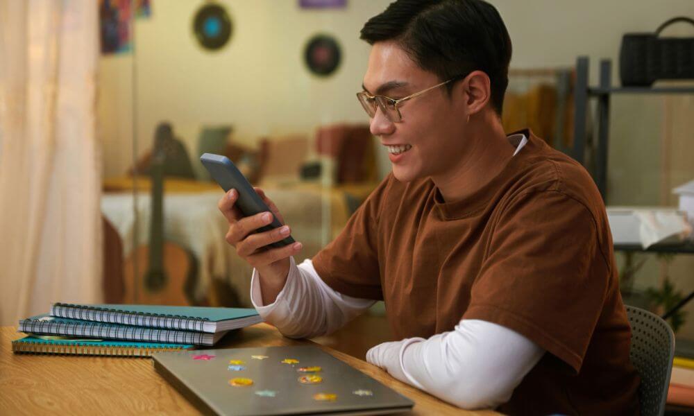 reels videók telefon görgetése